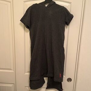 Sports vanilla trouser and tunic , seize large